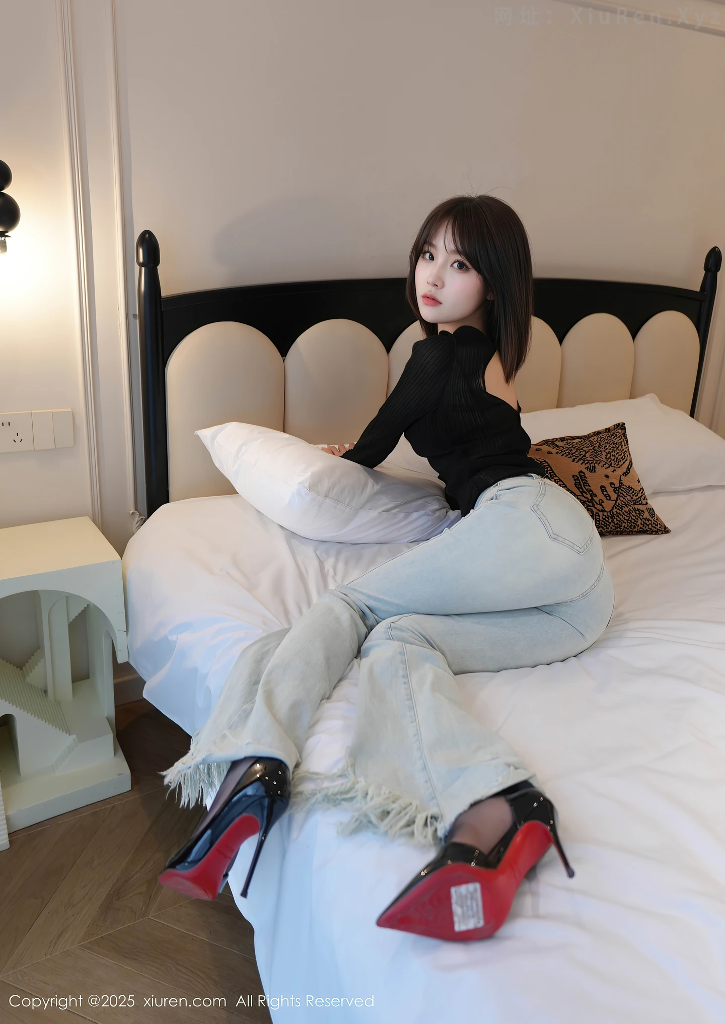 图片[3]-[XiuRen秀人网] VOL.10374 模特汁汁性感蓝色牛仔裤露超薄无内黑丝秀曼妙身姿诱惑写真56P-秀人网官方网站